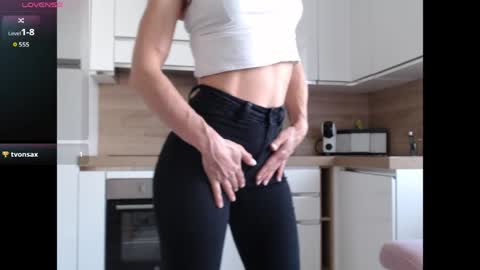 FreyaMuse online show from May 8, 8:41 am