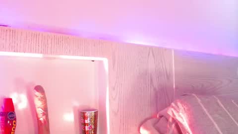 Snapshot of freyjashine_x chatting on December 10, 2:59 am FREYJA LOREN online show from December 10, 2:59 am