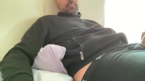 Snapshot of frezer09 chatting on April 5, 3:42 pm frezer09 online show from April 5, 3:42 pm