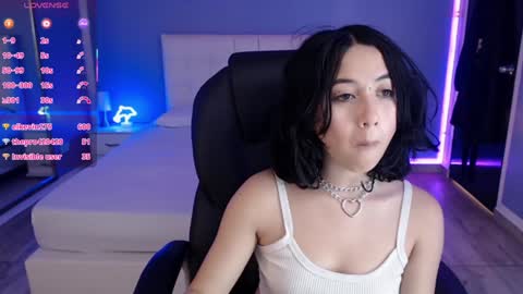 frida_lassi_ online show from January 22, 6:10 pm