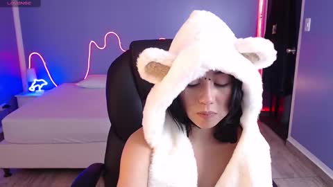 frida_lassi_ online show from February 13, 6:38 pm