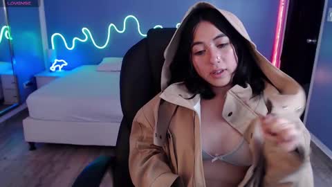 frida_lassi_ online show from February 25, 6:09 pm