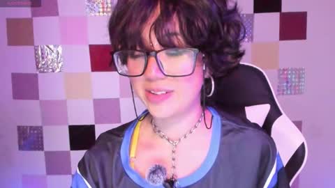 frida_lassi_ online show from March 25, 9:43 pm