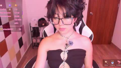 frida_lassi_ online show from April 10, 1:49 pm