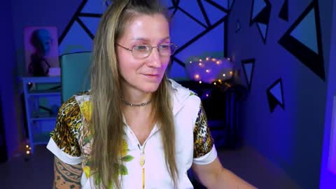 Frida Tander online show from December 10, 11:11 am