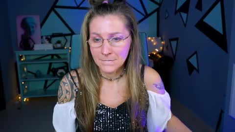Frida Tander online show from December 16, 9:03 am