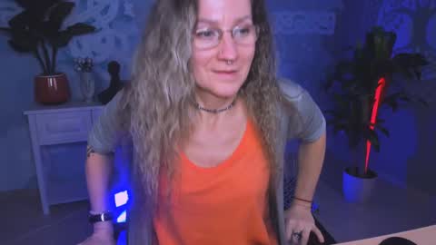 Frida Tander online show from December 19, 3:30 pm
