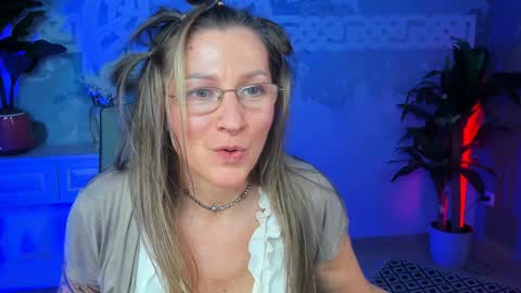 Frida Tander online show from February 3, 3:17 pm