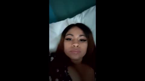 Snapshot of friendlyfeatures chatting on June 9, 11:38 pm friendlyfeatures online show from June 9, 11:38 pm