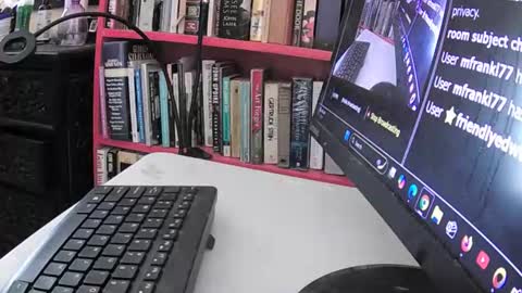 Snapshot of friendlyolderguy chatting on October 7, 2:09 am Nick online show from October 7, 2:09 am