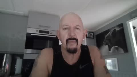 Snapshot of friskyneedsum chatting on February 26, 9:42 am bob online show from February 26, 9:42 am