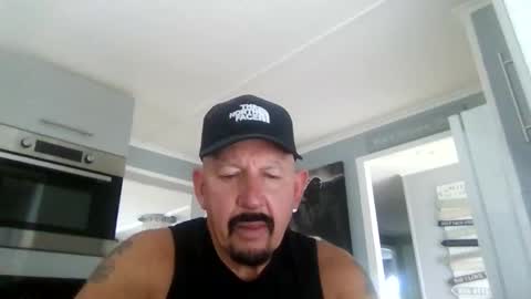 Snapshot of friskyneedsum chatting on October 2, 3:19 pm bob online show from October 2, 3:19 pm