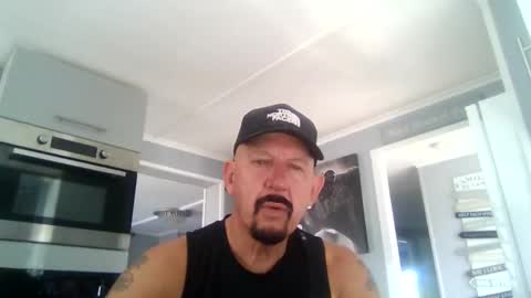 Snapshot of friskyneedsum chatting on October 6, 8:12 am bob online show from October 6, 8:12 am