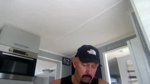 Snapshot of friskyneedsum chatting on October 8, 10:13 am bob online show from October 8, 10:13 am
