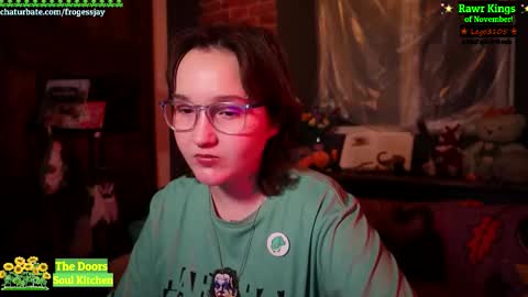 Snapshot of frogessjay chatting on November 3, 7:37 pm   Jaywise Frogfoot  online show from November 3, 7:37 pm