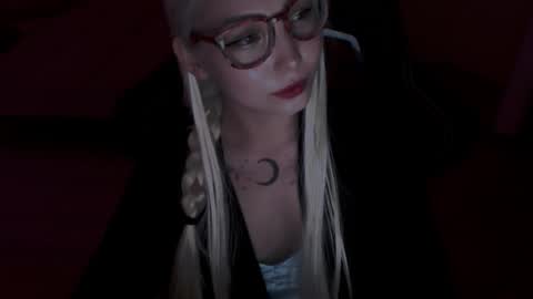 Snapshot of fromsun_forsoul chatting on March 5, 9:11 pm Lilith online show from March 5, 9:11 pm