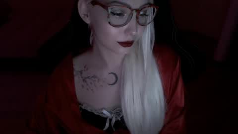 Snapshot of fromsun_forsoul chatting on April 1, 9:34 pm Lilith online show from April 1, 9:34 pm