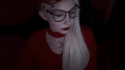 Snapshot of fromsun_forsoul chatting on April 3, 8:40 pm Lilith online show from April 3, 8:40 pm