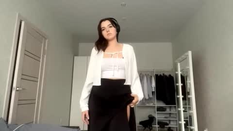 Snapshot of frosted_bloom chatting on September 18, 2:08 pm Emily online show from September 18, 2:08 pm