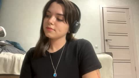 Snapshot of frosted_bloom chatting on September 24, 3:37 pm Emily online show from September 24, 3:37 pm
