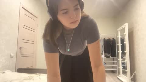 Snapshot of frosted_bloom chatting on October 8, 3:42 pm Emily online show from October 8, 3:42 pm