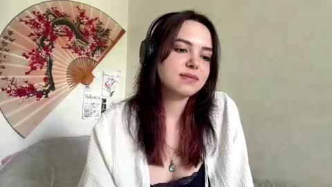 Snapshot of frosted_bloom chatting on June 29, 7:14 am Emily online show from June 29, 7:14 am