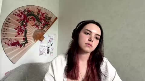Snapshot of frosted_bloom chatting on June 29, 10:26 am Emily online show from June 29, 10:26 am