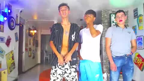 THOMAS AND DAMIAND online show from February 7, 7:06 pm