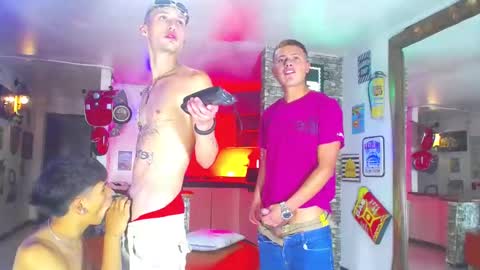 THOMAS AND DAMIAND online show from February 8, 7:16 pm