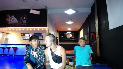 THOMAS AND DAMIAND online show from February 11, 7:05 pm