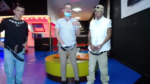 THOMAS AND DAMIAND online show from March 7, 6:43 pm