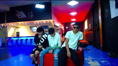 THOMAS AND DAMIAND online show from September 19, 5:35 pm