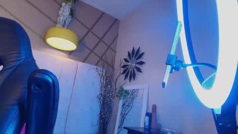 frreeya online show from February 17, 10:05 pm