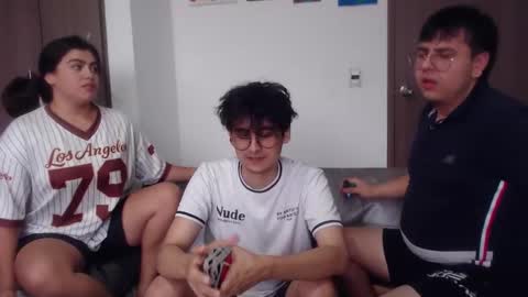 Snapshot of fuck_blow chatting on November 16, 10:04 pm uwu online show from November 16, 10:04 pm