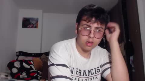 Snapshot of fuck_blow chatting on November 19, 8:53 pm uwu online show from November 19, 8:53 pm