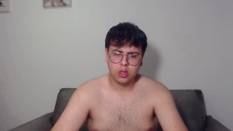 Snapshot of fuck_blow chatting on November 26, 10:11 pm uwu online show from November 26, 10:11 pm