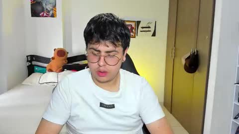 Snapshot of fuck_blow chatting on December 14, 5:40 pm uwu online show from December 14, 5:40 pm