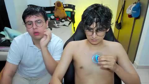 Snapshot of fuck_blow chatting on December 16, 8:36 pm uwu online show from December 16, 8:36 pm