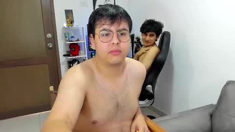 Snapshot of fuck_blow chatting on December 19, 9:33 pm uwu online show from December 19, 9:33 pm