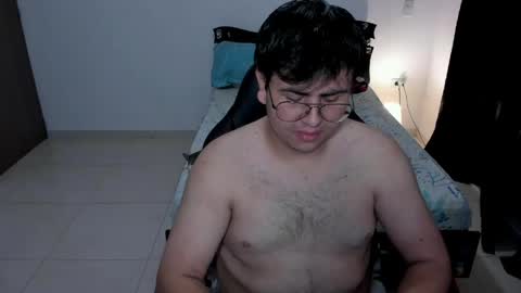 Snapshot of fuck_blow chatting on March 28, 2:44 am uwu online show from March 28, 2:44 am