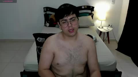 Snapshot of fuck_blow chatting on March 31, 8:42 pm uwu online show from March 31, 8:42 pm