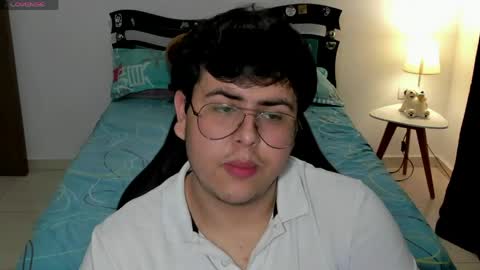 Snapshot of fuck_blow chatting on April 4, 11:35 pm uwu online show from April 4, 11:35 pm