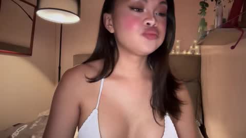 ella online show from May 15, 6:37 pm