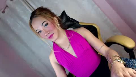 Snapshot of fuckerjenny8 chatting on December 6, 10:27 am sweetyJENNY online show from December 6, 10:27 am