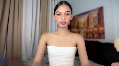 Laura Smith online show from April 26, 12:47 pm