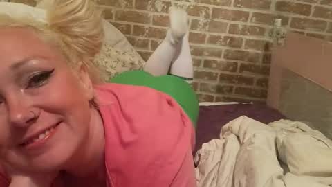 Snapshot of fuckmeharderdaddy371558 chatting on June 1, 7:10 am fuckmeharderdaddy371558 online show from June 1, 7:10 am