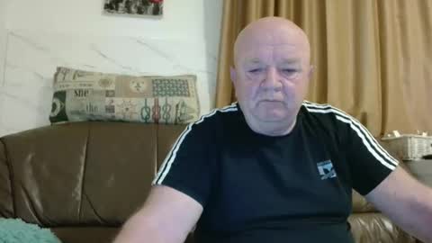 fullballs6 online show from March 31, 2:24 am