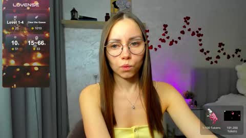 Snapshot of fun__nd__bun chatting on February 13, 11:39 am fun__nd__bun online show from February 13, 11:39 am