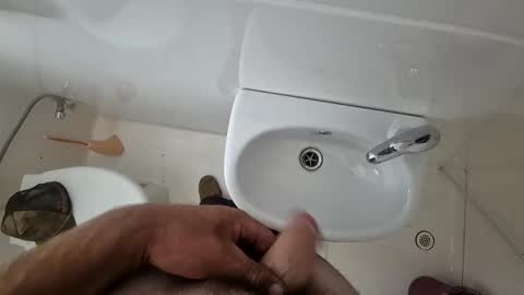 Snapshot of funfishing27 chatting on February 6, 5:23 am funfishing27 online show from February 6, 5:23 am