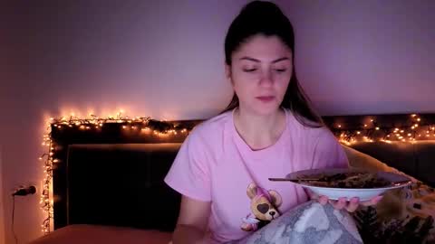 Elona  online show from February 3, 6:02 pm